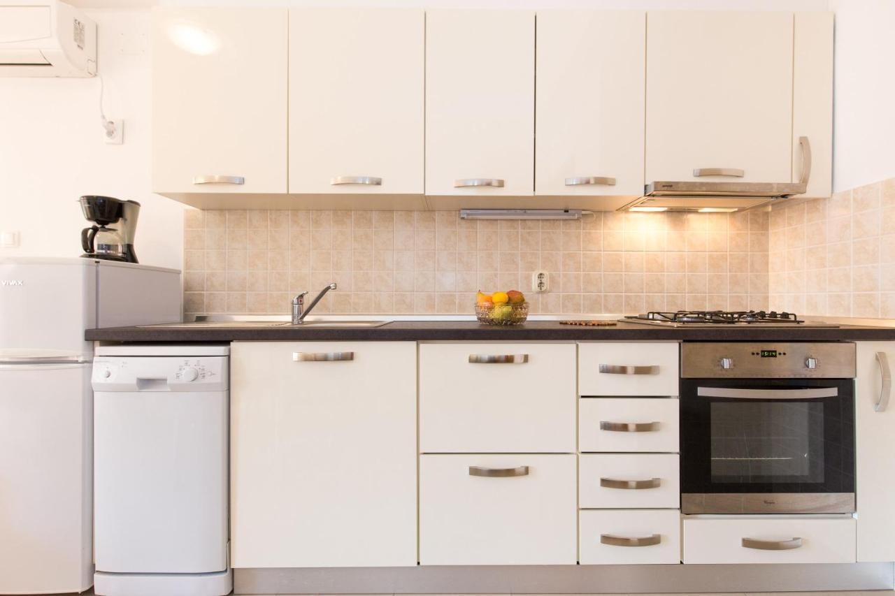 Lana Apartment Punat Exterior photo