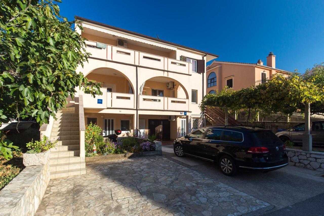 Lana Apartment Punat Exterior photo
