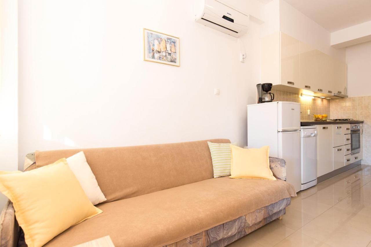 Lana Apartment Punat Exterior photo