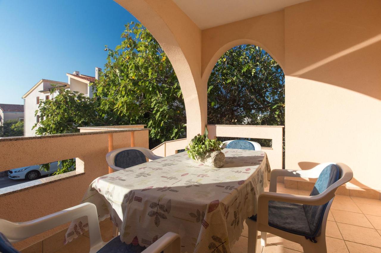 Lana Apartment Punat Exterior photo