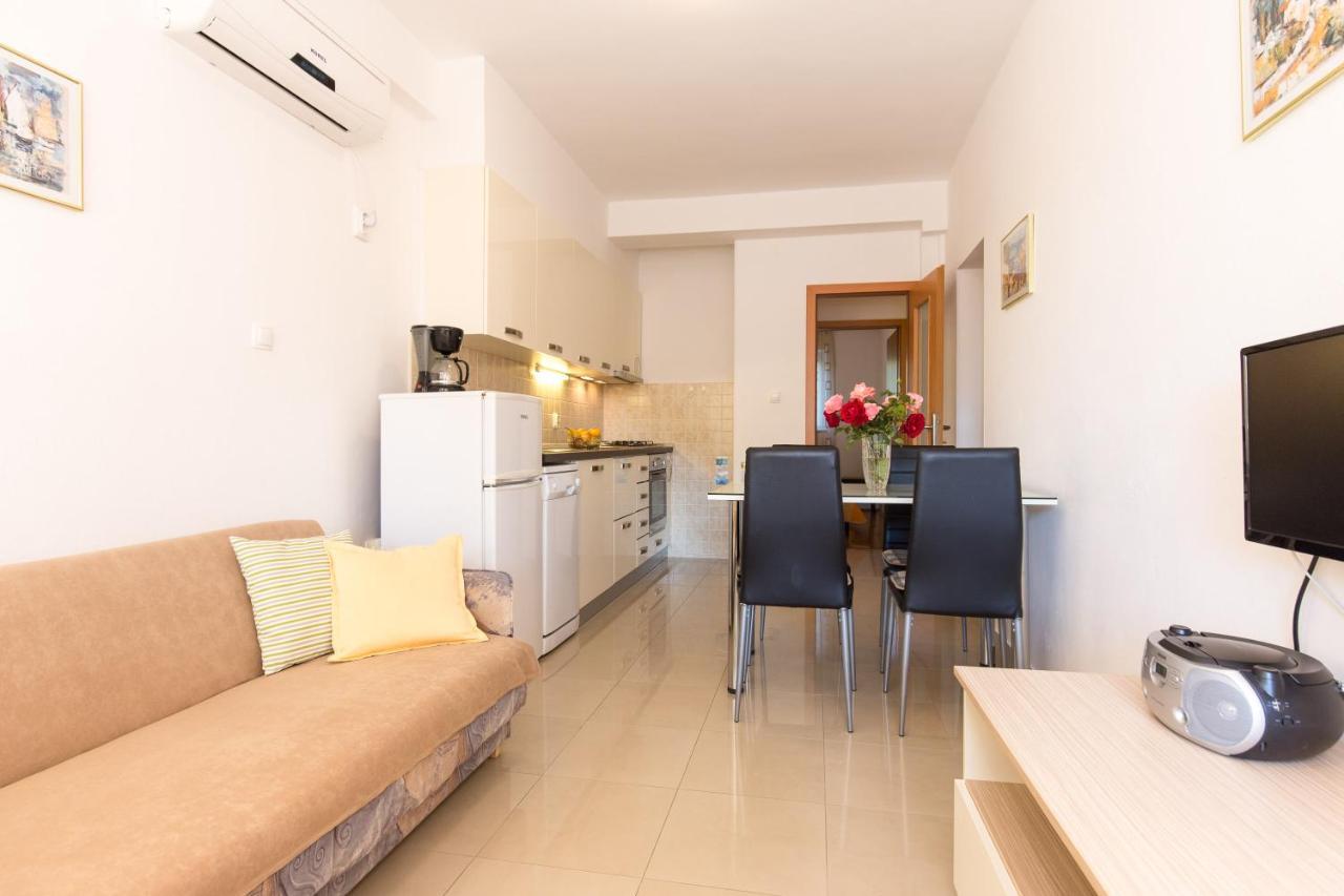 Lana Apartment Punat Exterior photo