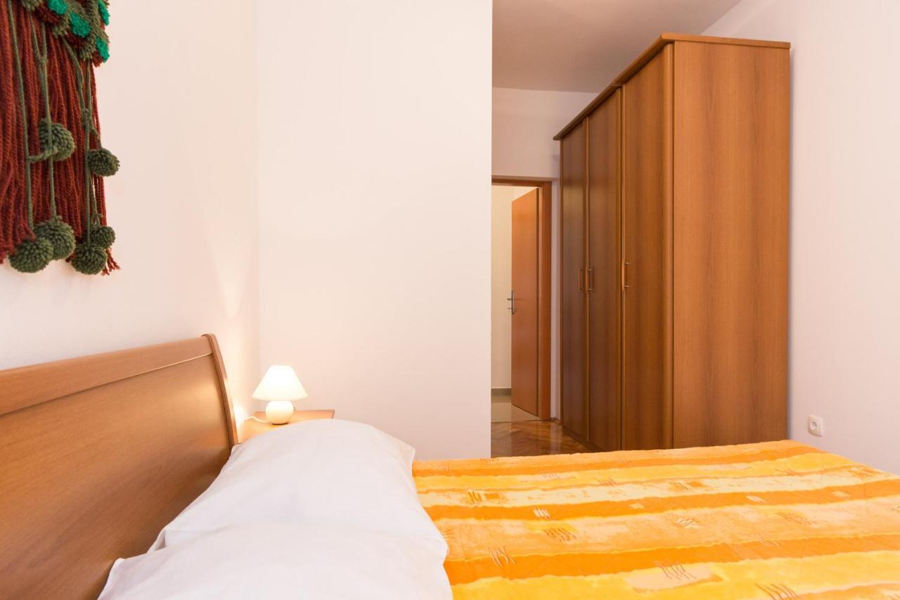 Lana Apartment Punat Exterior photo
